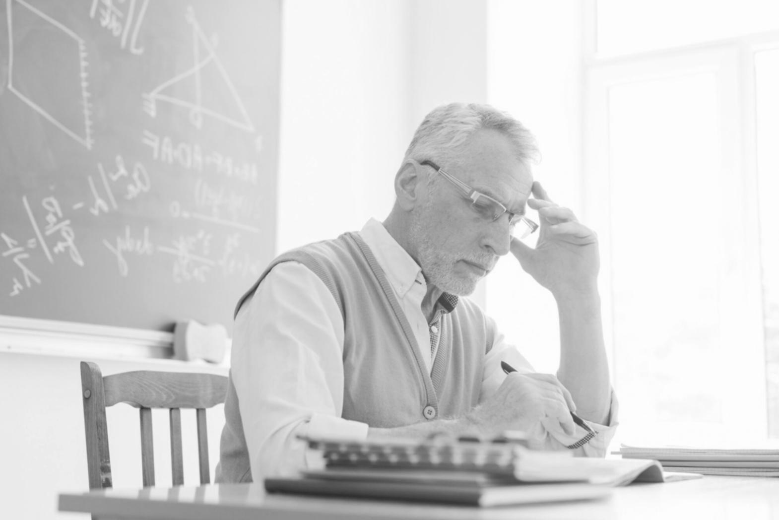 Consultation financière personnalisée avec documents et calculatrice